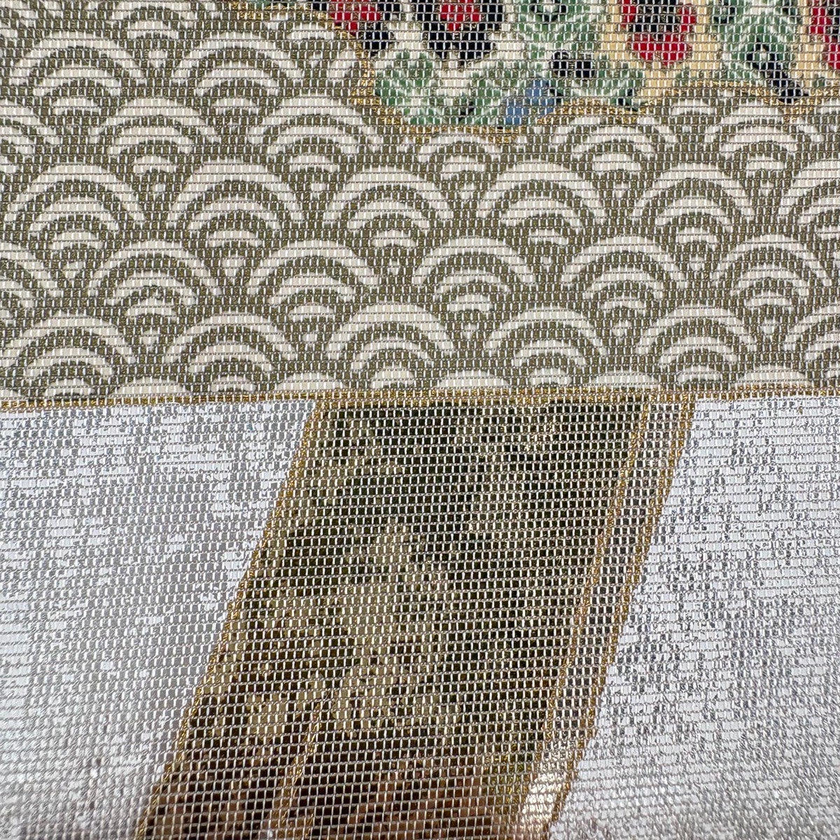 50%OFF 袋帯 秀品 草花 青海波 螺鈿 箔 灰白 お太鼓柄 正絹 K50｜中古
