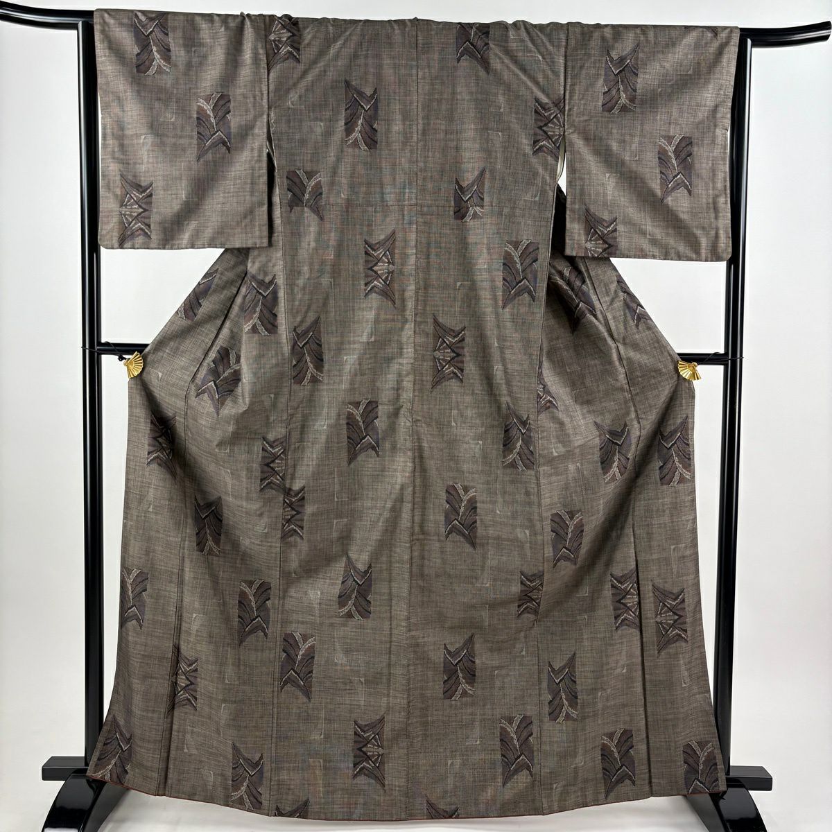 紬 身丈159.5cm 裄丈66cm M 袷 草花 焦茶色 正絹 秀品｜中古・古着