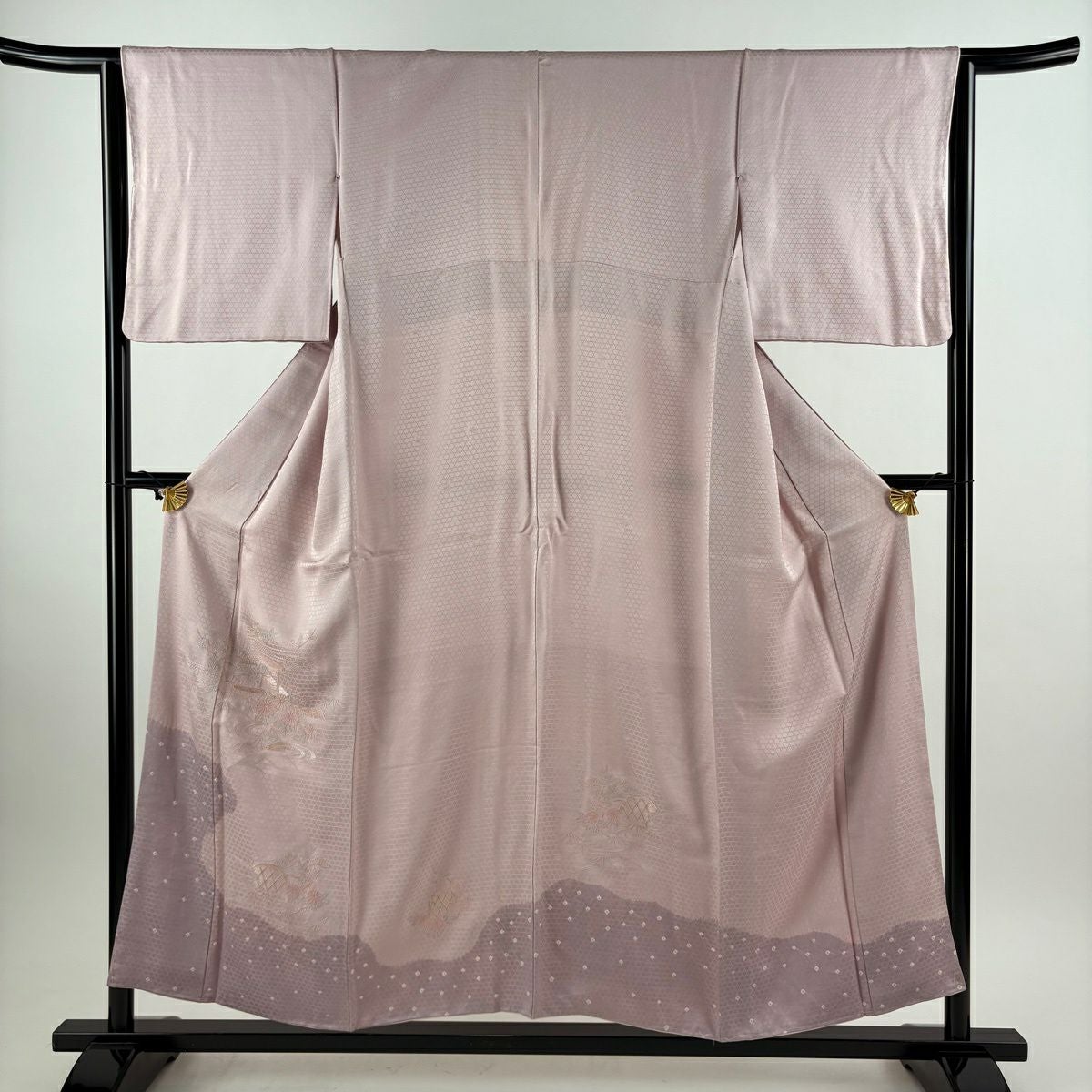 正絹 付下げ  袷 身丈157cm 裄66cm  着物　　 付下げ 身丈157cm 裄丈65cm M 袷 草花 刺繍 金糸 薄紫 正絹 秀品｜中古