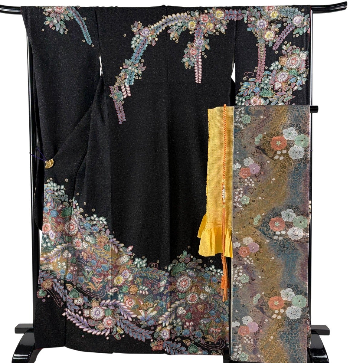 振袖 身丈168cm 裄丈67.5cm 正絹 名品 【中古】 振袖 身丈168cm 裄丈69cm L 袷 松 鳥 染め分け 縮緬 赤 正絹 名品