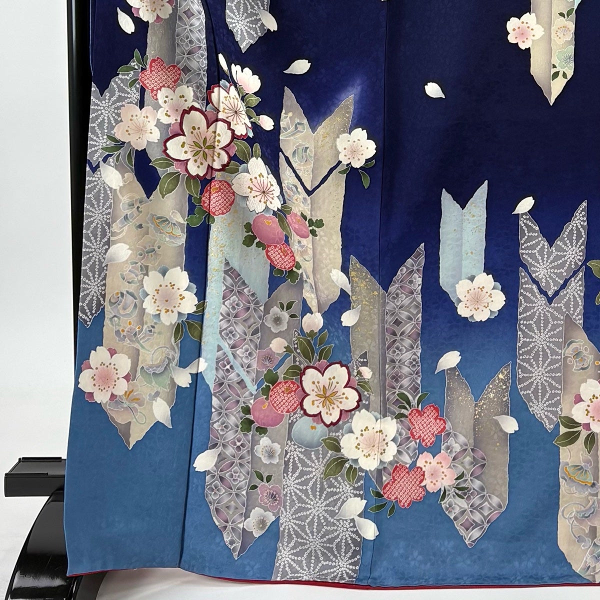 振袖 身丈171cm 裄丈68cm L 袷 山本寛斎 落款あり 桜 矢羽根 刺繍 金糸