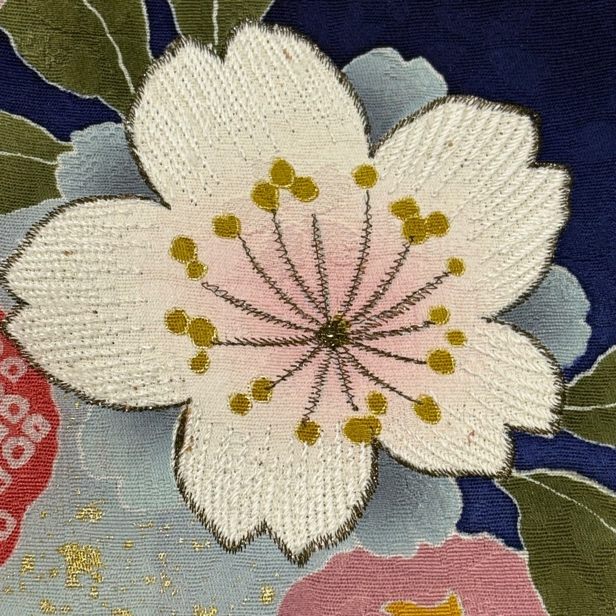 振袖 身丈171cm 裄丈68cm L 袷 山本寛斎 落款あり 桜 矢羽根 刺繍 金糸