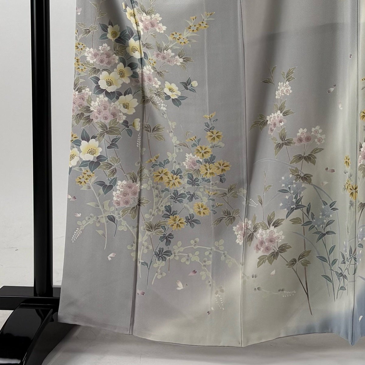 訪問着 身丈164cm 裄丈66cm M 袷 桜 草花 ぼかし 灰色 正絹 名品｜中古