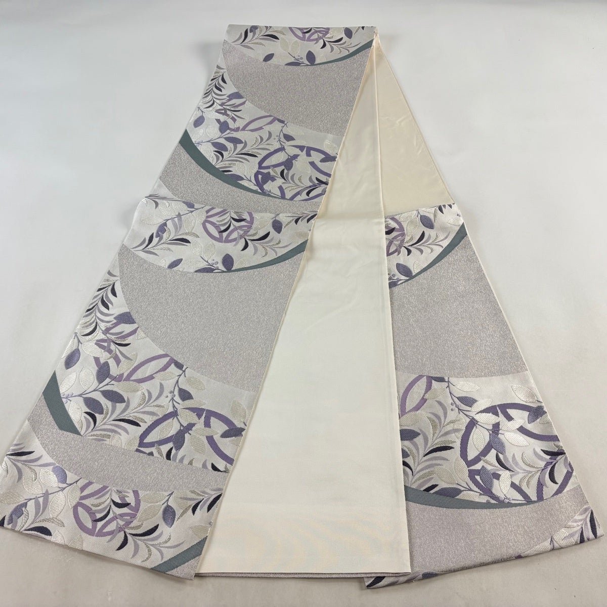 50%OFF 袋帯 名品 草花 七宝 銀糸 箔 灰白 六通 正絹 K50｜中古・古着