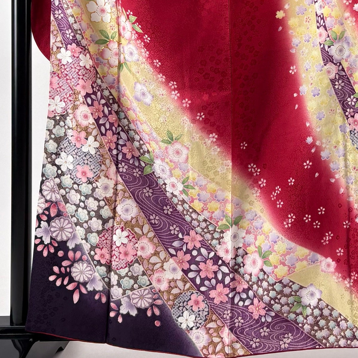 振袖 フルセット袷 桜 手鞠 金糸 染め分け 赤 正絹 名品 美品】 振袖 身丈161cm 裄丈67cm M 袷 袋帯フルセット 桜 雪輪 金糸
