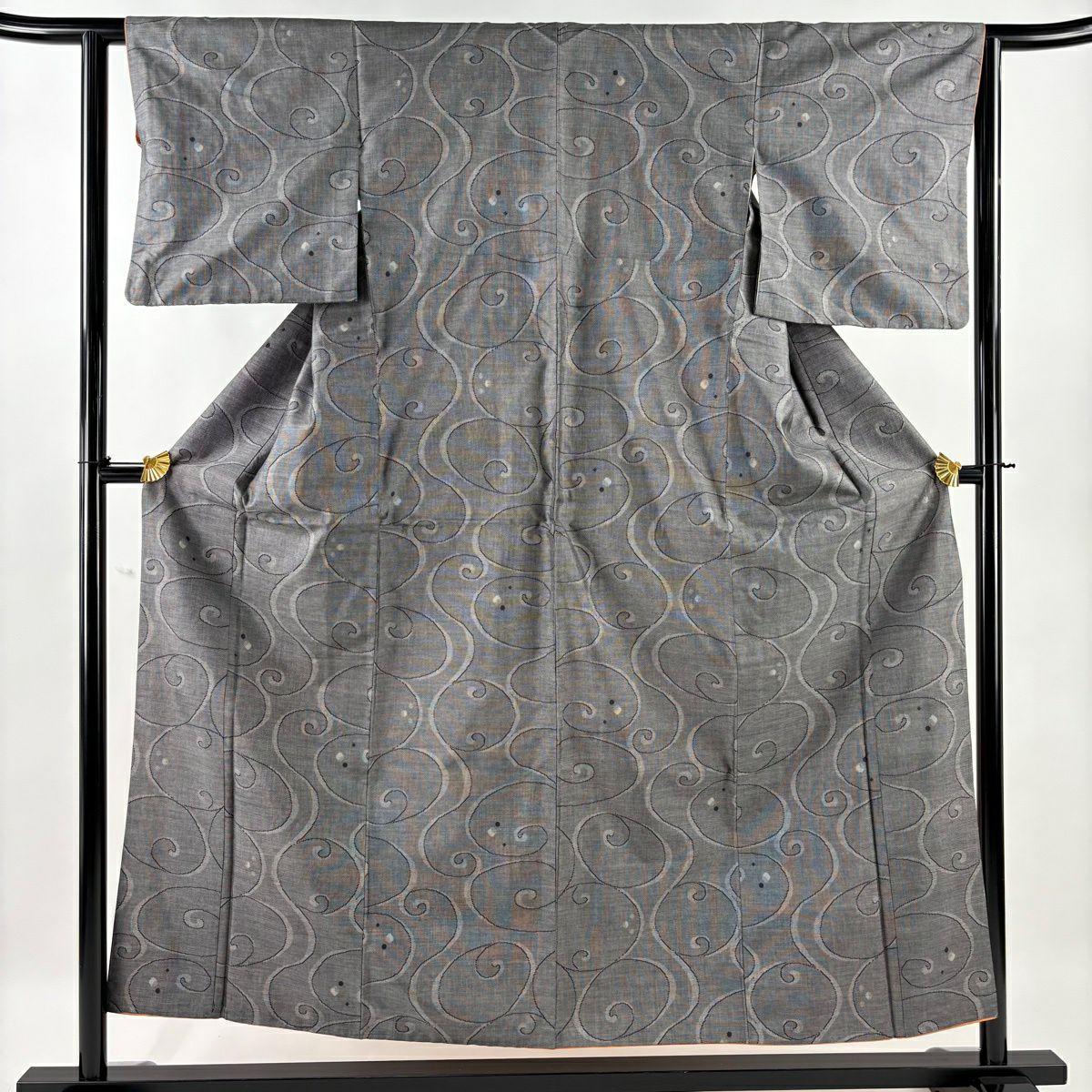 美品】 紬 身丈160.5cm 裄丈63.5cm S 袷 草花 黒 正絹 秀品｜中古