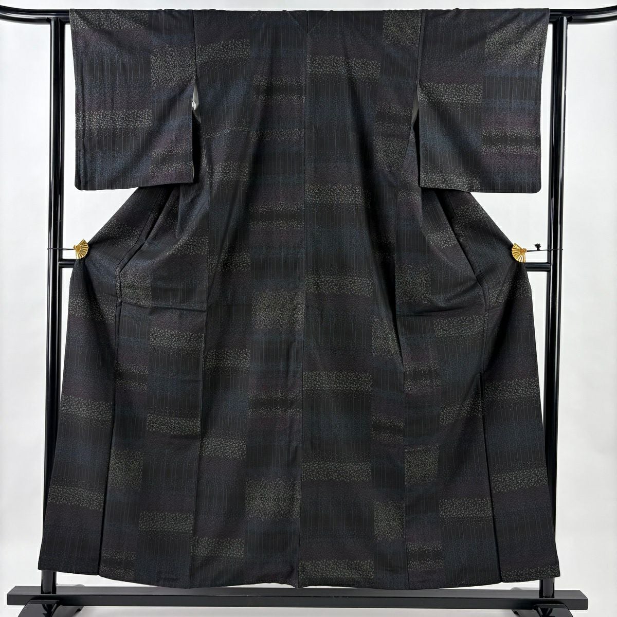 紬 身丈159cm 裄丈65cm M 袷 建物 雲文 灰色 正絹 優品｜中古・古着