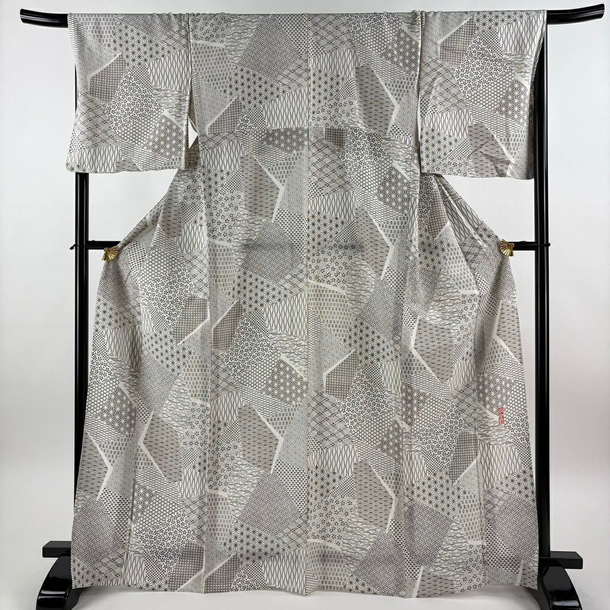 小紋 身丈167.5cm 裄丈67cm 正絹 美品 秀品 【中古】 小紋 身丈167cm 裄丈67cm M 袷 花唐草 幾何学模様 灰紫 正絹 秀品