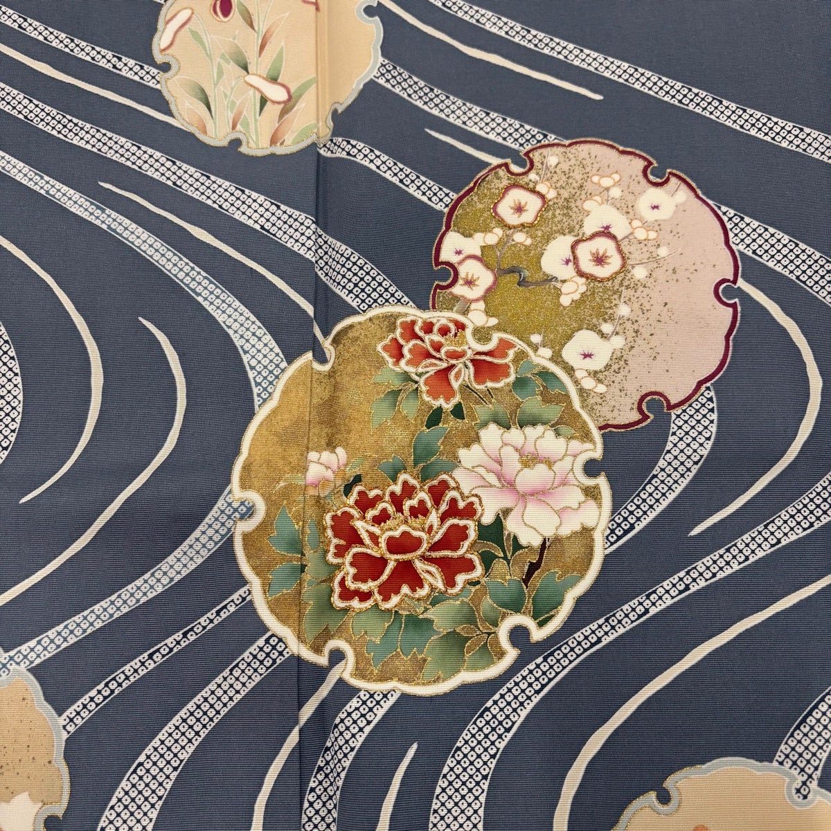 訪問着 身丈163.5cm 裄丈70cm L 袷 雪輪 草花 刺繍 金彩 青灰色 正絹