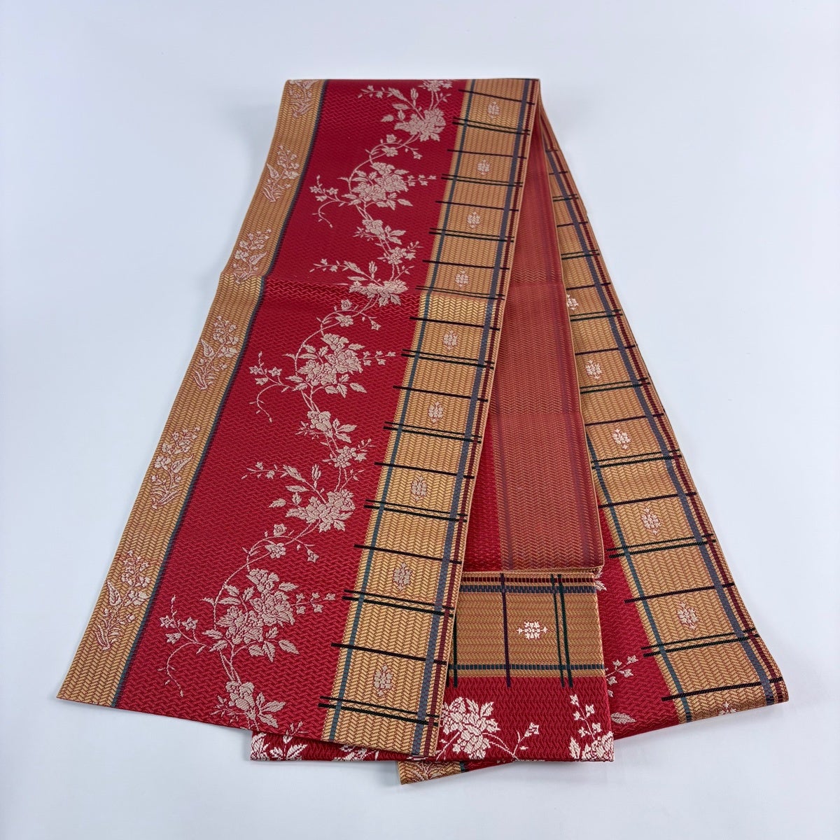 美品】 名古屋帯 秀品 八寸名古屋帯 松葉仕立て 草花 茜色 正絹｜中古