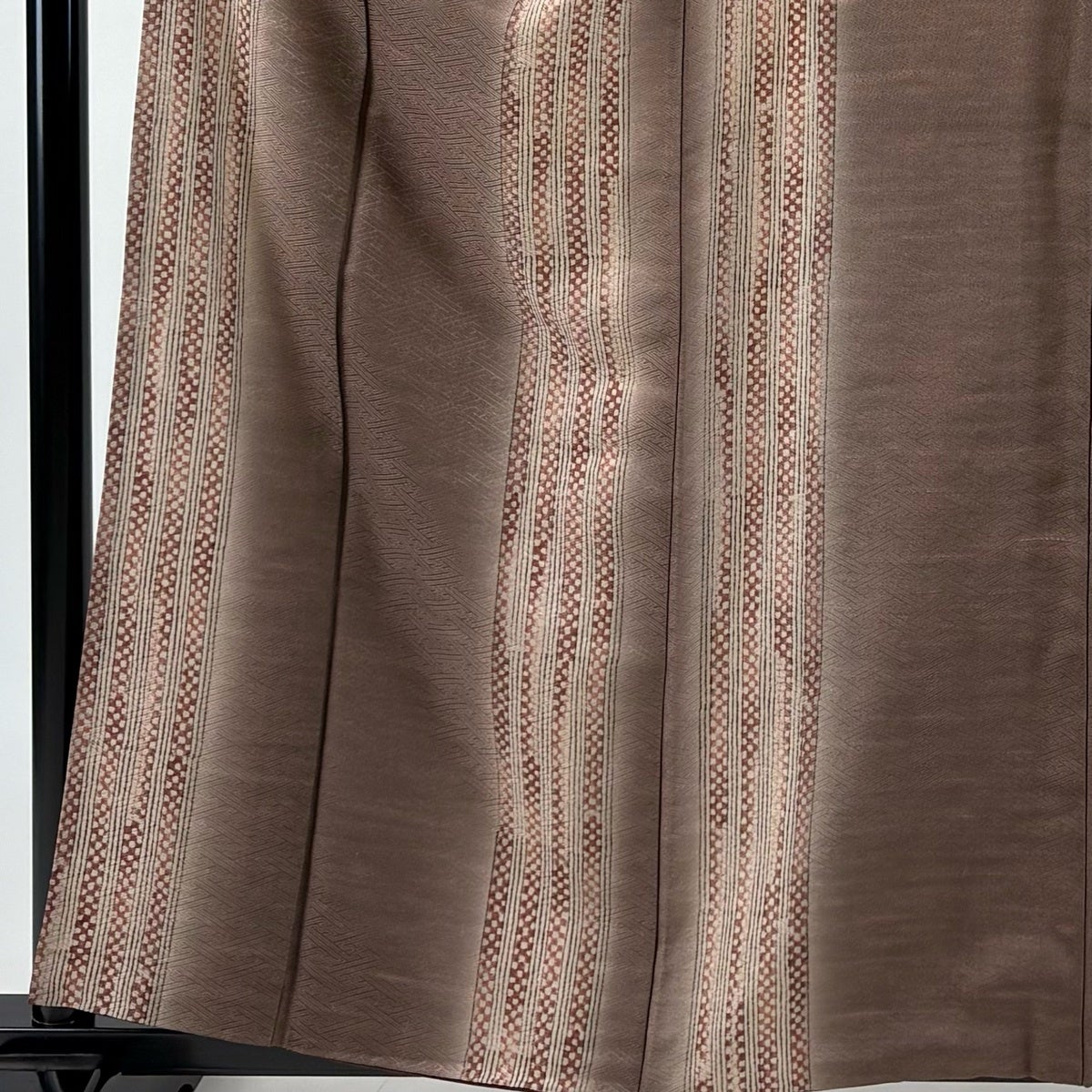 美品】 小紋 身丈159cm 裄丈65cm M 袷 縦縞 幾何学 ぼかし 茶色 正絹
