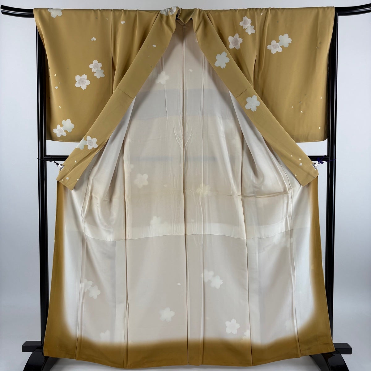 美品】 小紋 身丈163cm 裄丈67.5cm L 袷 桜 花びら 金彩金彩 黄土色