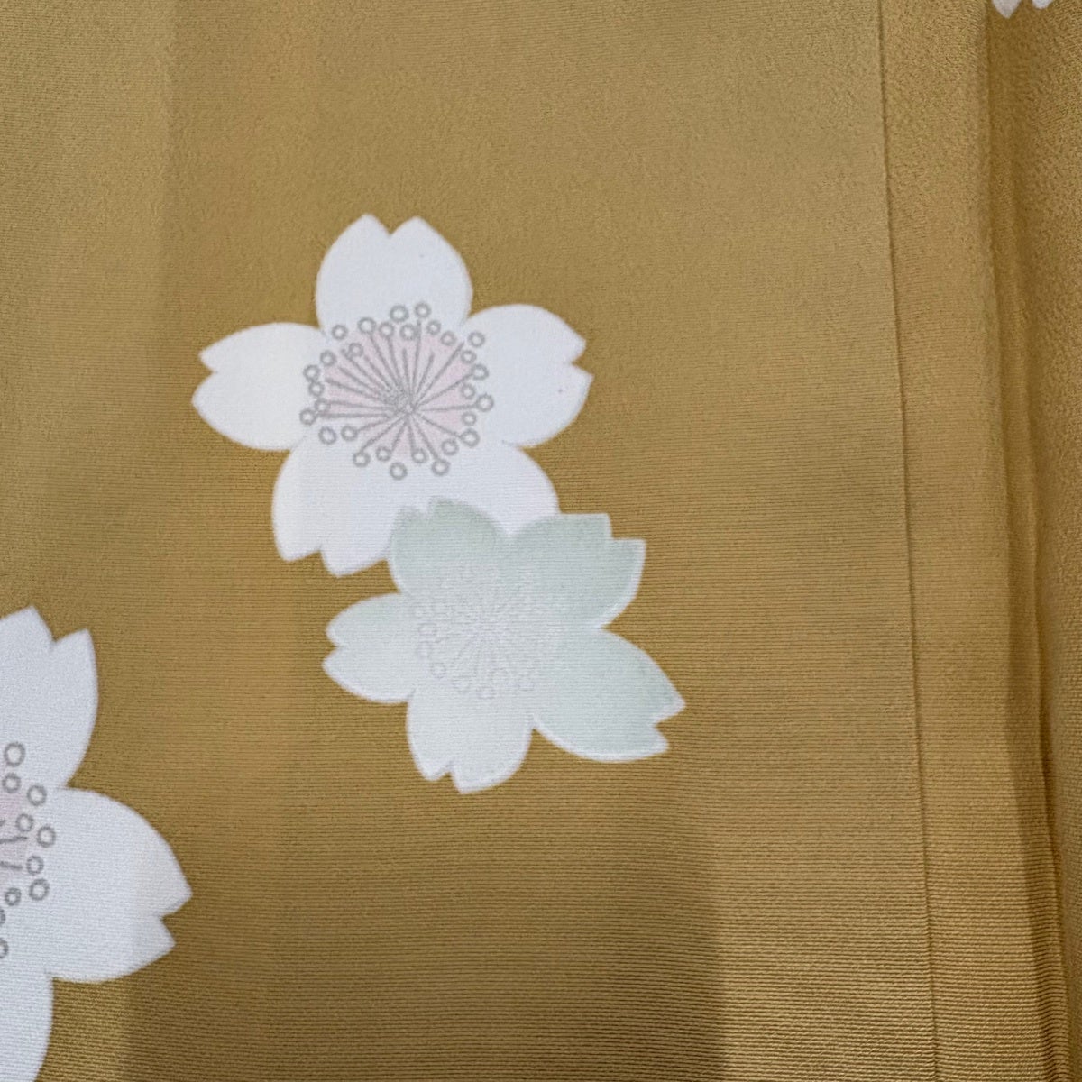美品】 小紋 身丈163cm 裄丈67.5cm L 袷 桜 花びら 金彩金彩 黄土色