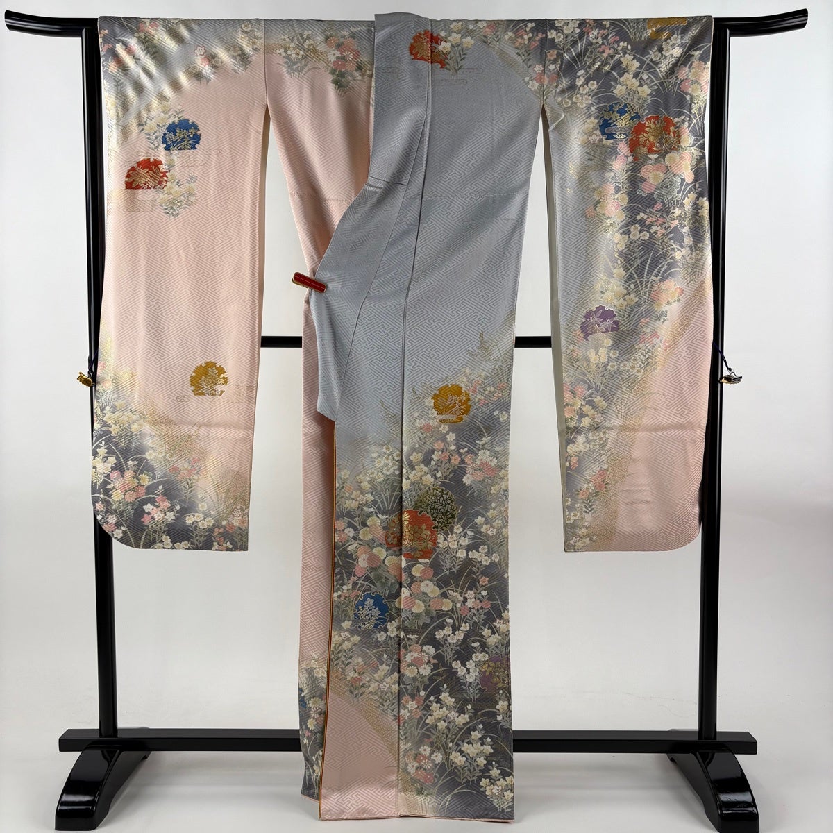 振袖 身丈165cm 裄丈66cm M 袷 桂由美 落款あり 雪輪 草花 箔 金銀彩