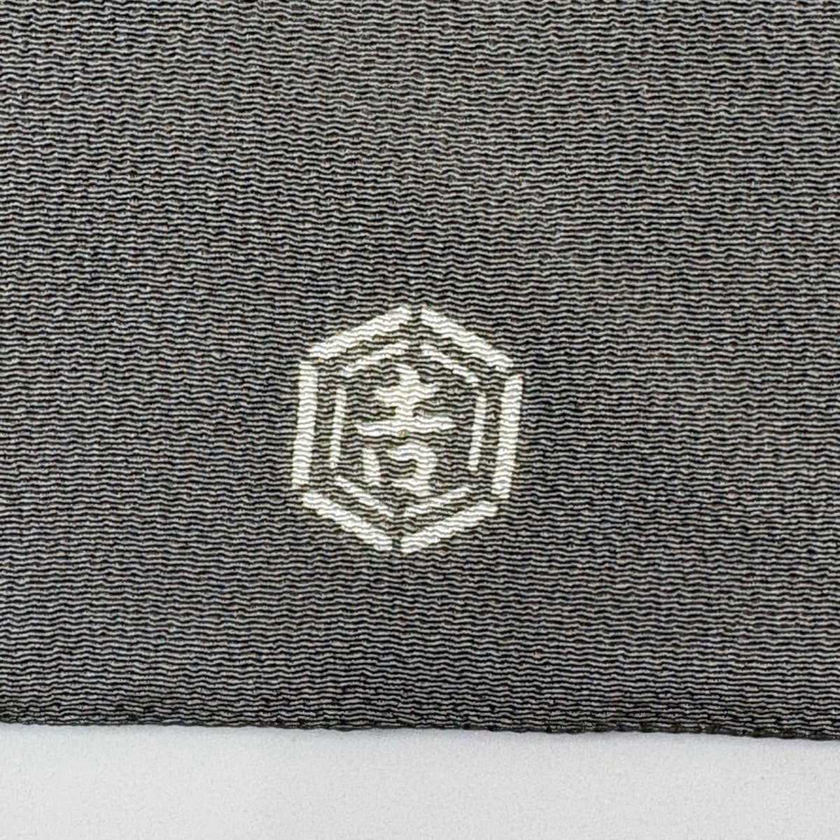 名古屋帯 名品 栗山吉三郎 落款あり 家屋 楓 縮緬 灰緑 正絹｜中古