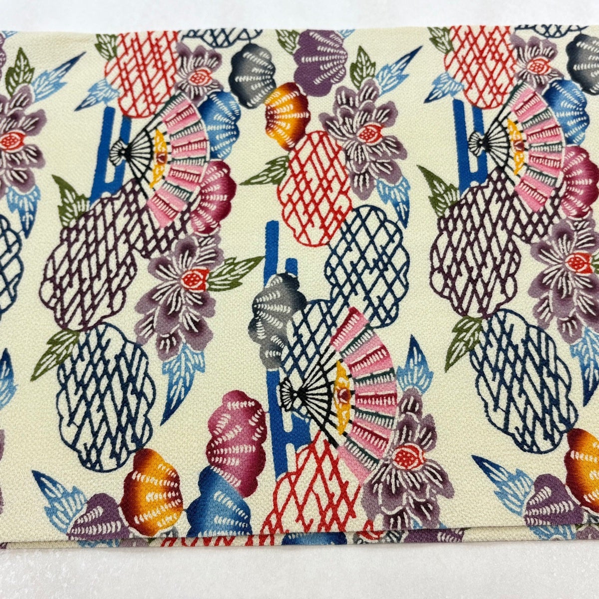 美品】 開き名古屋帯 逸品 玉那覇有公 落款あり 草花 扇 琉球紅型