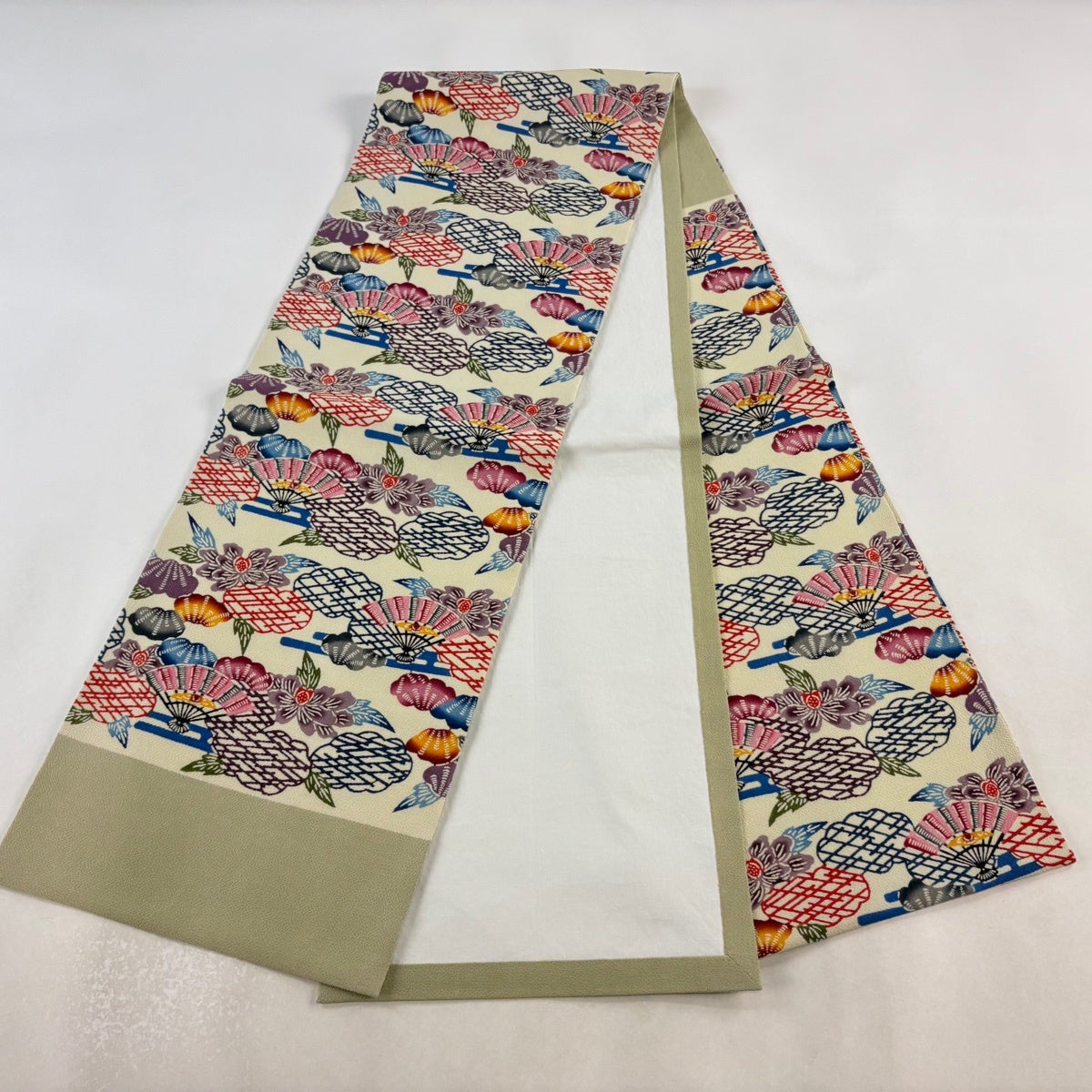 美品】 開き名古屋帯 逸品 玉那覇有公 落款あり 草花 扇 琉球紅型