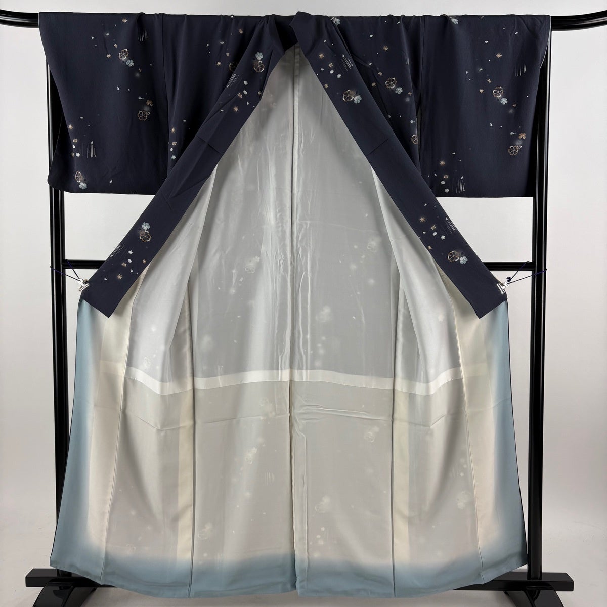 小紋 身丈159cm 裄丈69cm L 袷 桜 蝶 ぼかし 紺色 正絹 秀品｜中古