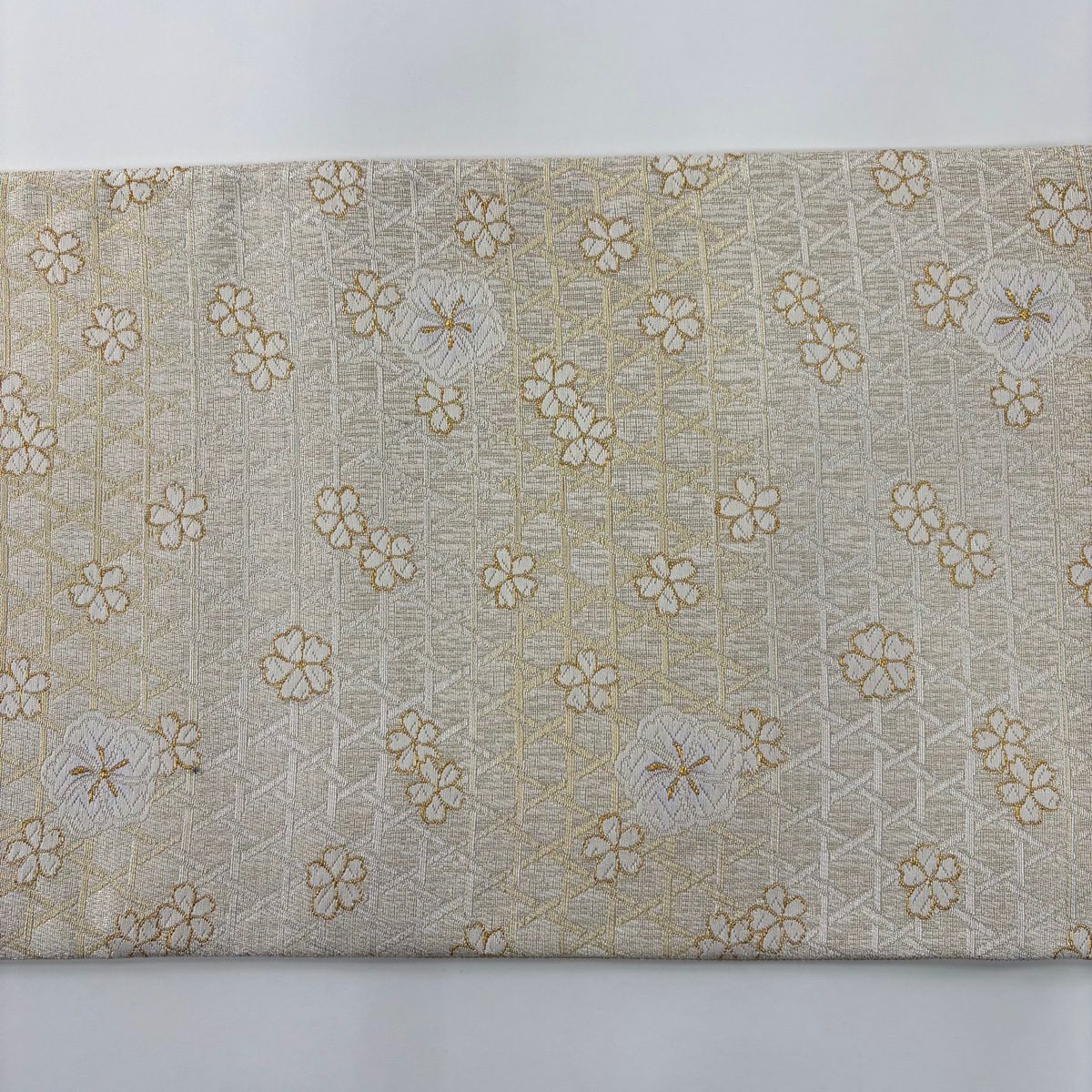 【未使用品】袋帯　金駒刺繍　豪華な宝相華　お太鼓柄　クリーム色 美品】 袋帯 名品 華文 桜 金銀糸 クリーム お太鼓柄 正絹｜中古・古着