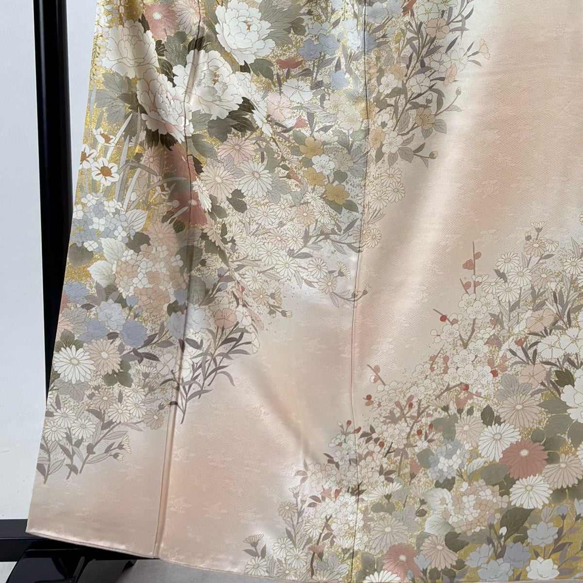 訪問着 身丈161.5cm 裄丈64.5cm M 袷 牡丹 菊 刺繍 金彩 薄ピンク 正絹