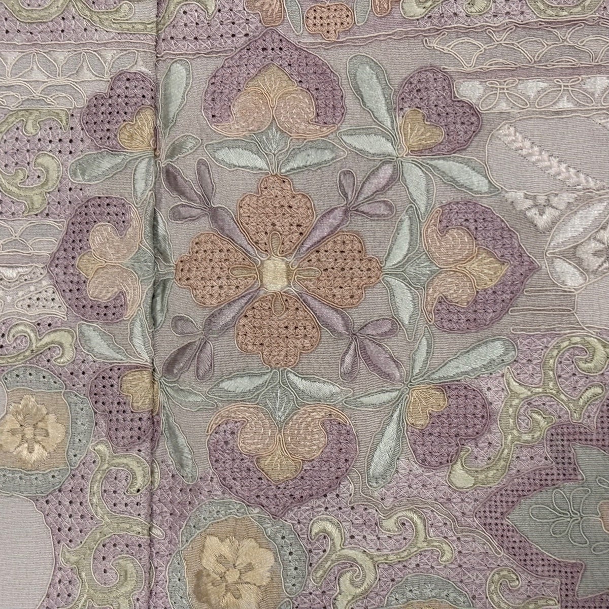 付下げ 身丈159cm 裄丈67cm M 袷 華文 霞 刺繍 ぼかし 薄紫 正絹 秀品