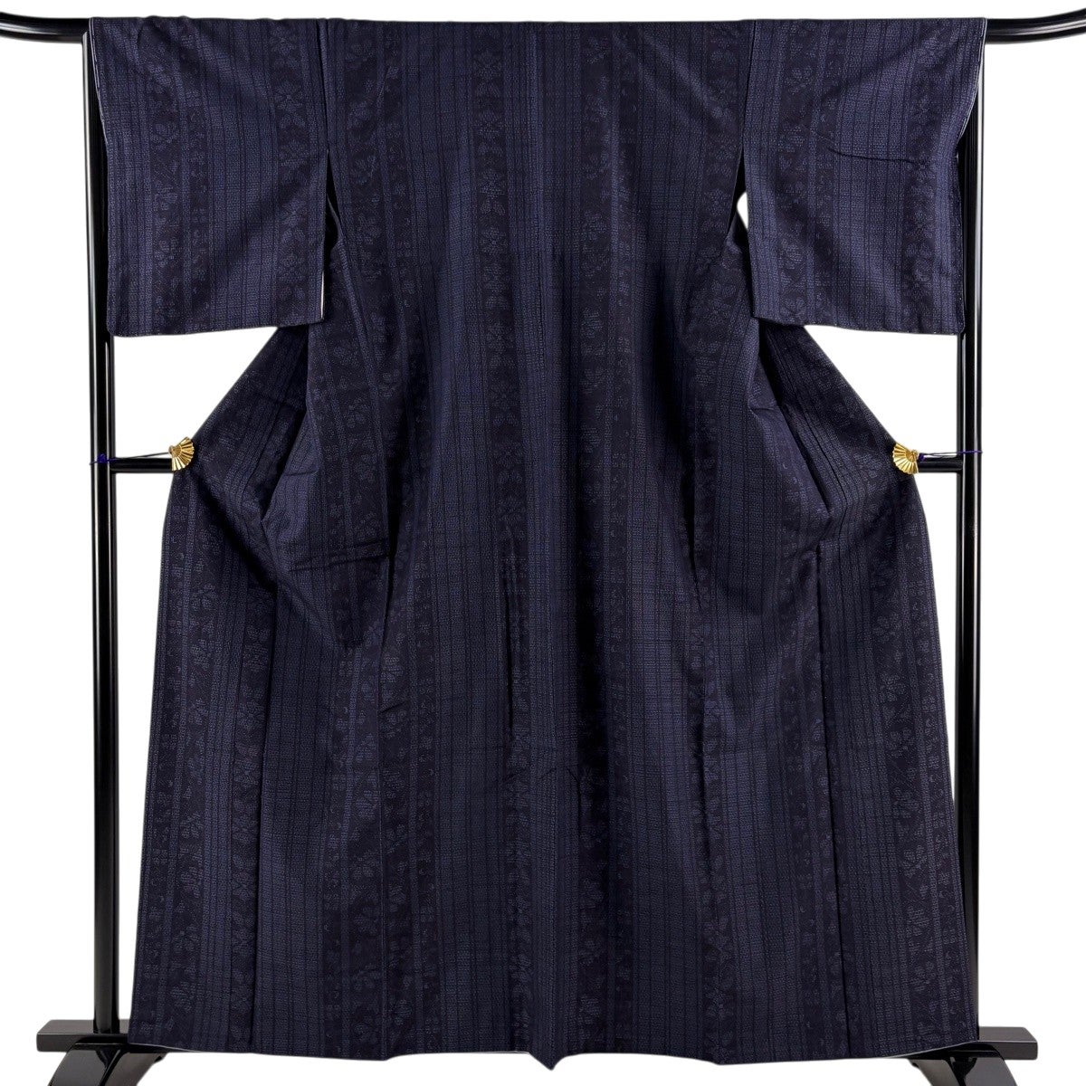 美品】 紬 身丈156.5cm 裄丈64cm M 袷 久米島紬 証紙あり 燕 十字絣 焦