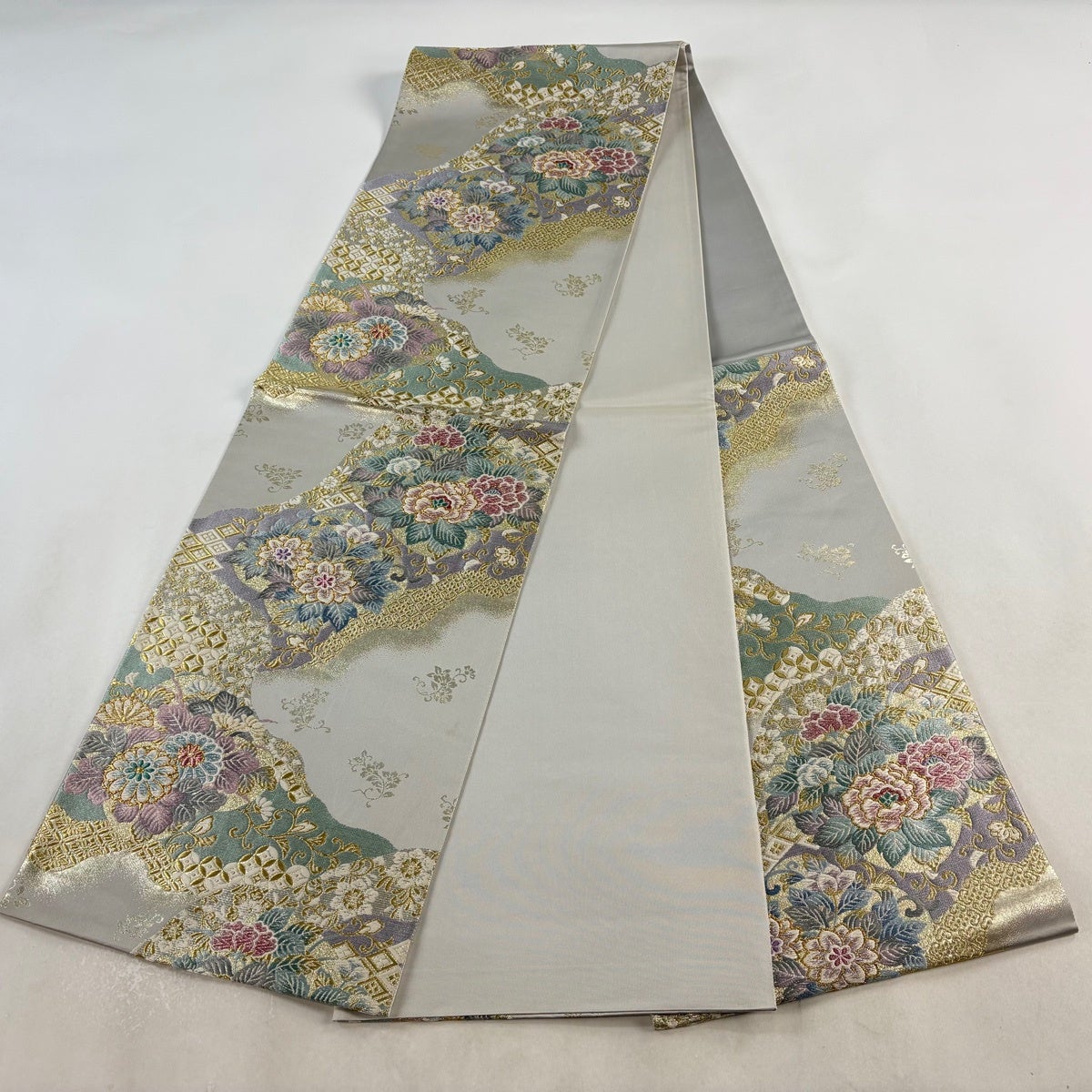 ★専用★美品 袋帯 唐織 ライトグレー 花七宝文 金糸 長さ4m41cm 六通柄 袋帯 秀品 道長取花の舞 七宝 金糸 唐織 灰色 六通 正絹｜中古・古着