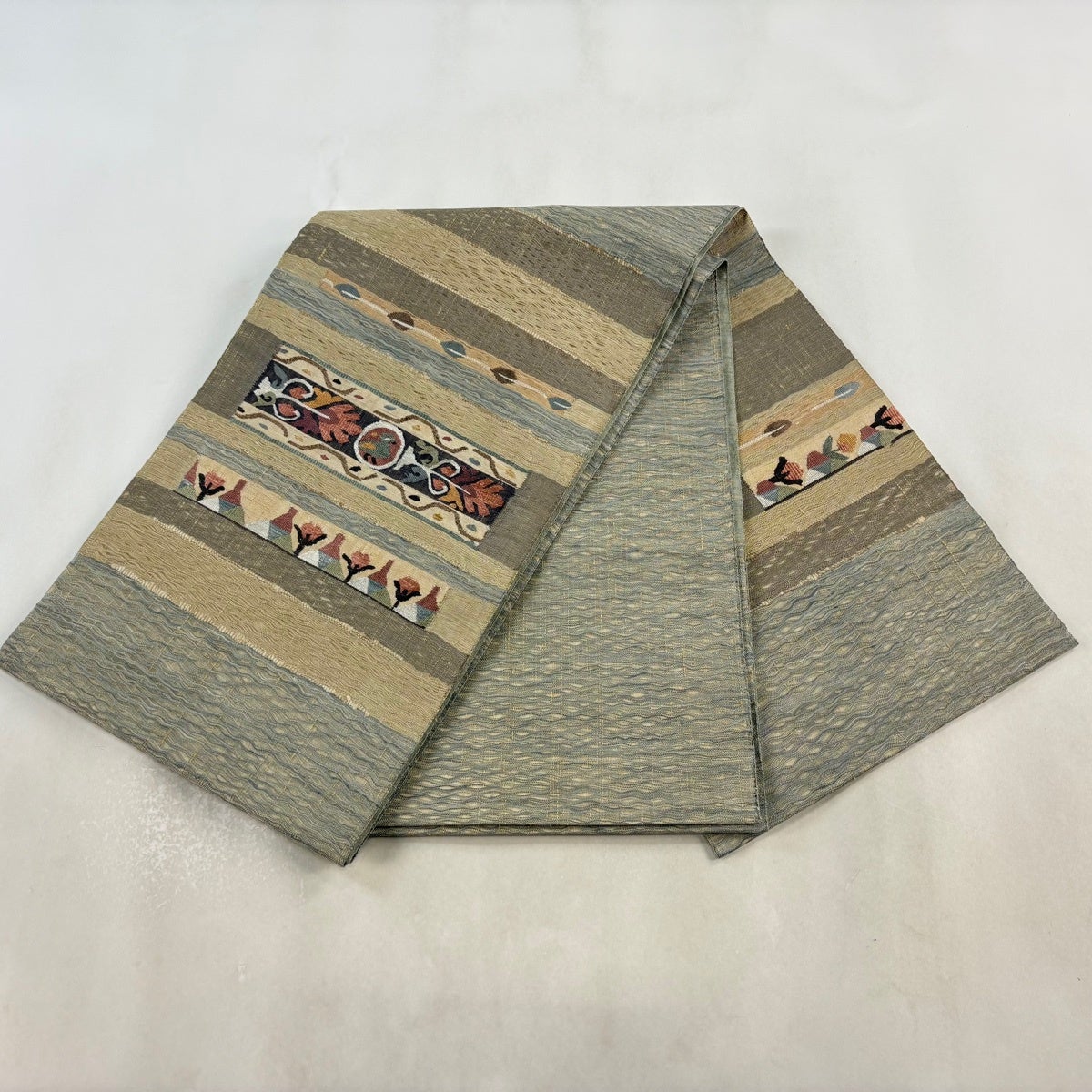 美品】 袋帯 秀品 草花 幾何学 金糸 灰緑 お太鼓柄 正絹｜中古・古着