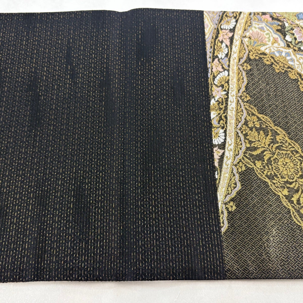 美品】 袋帯 秀品 華文 草花 金糸 黒 六通 正絹｜中古・古着