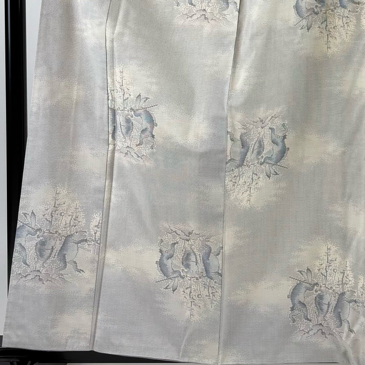 紬 身丈159cm 裄丈63.5cm S 袷 鳥獣戯画 霞 青灰色 正絹 名品｜中古