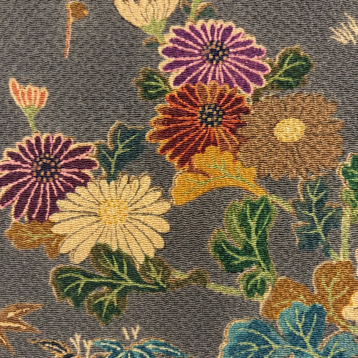 開き名古屋帯 名品 山岡古都 落款あり 枝梅 草花 縮緬 灰茶 正絹｜中古