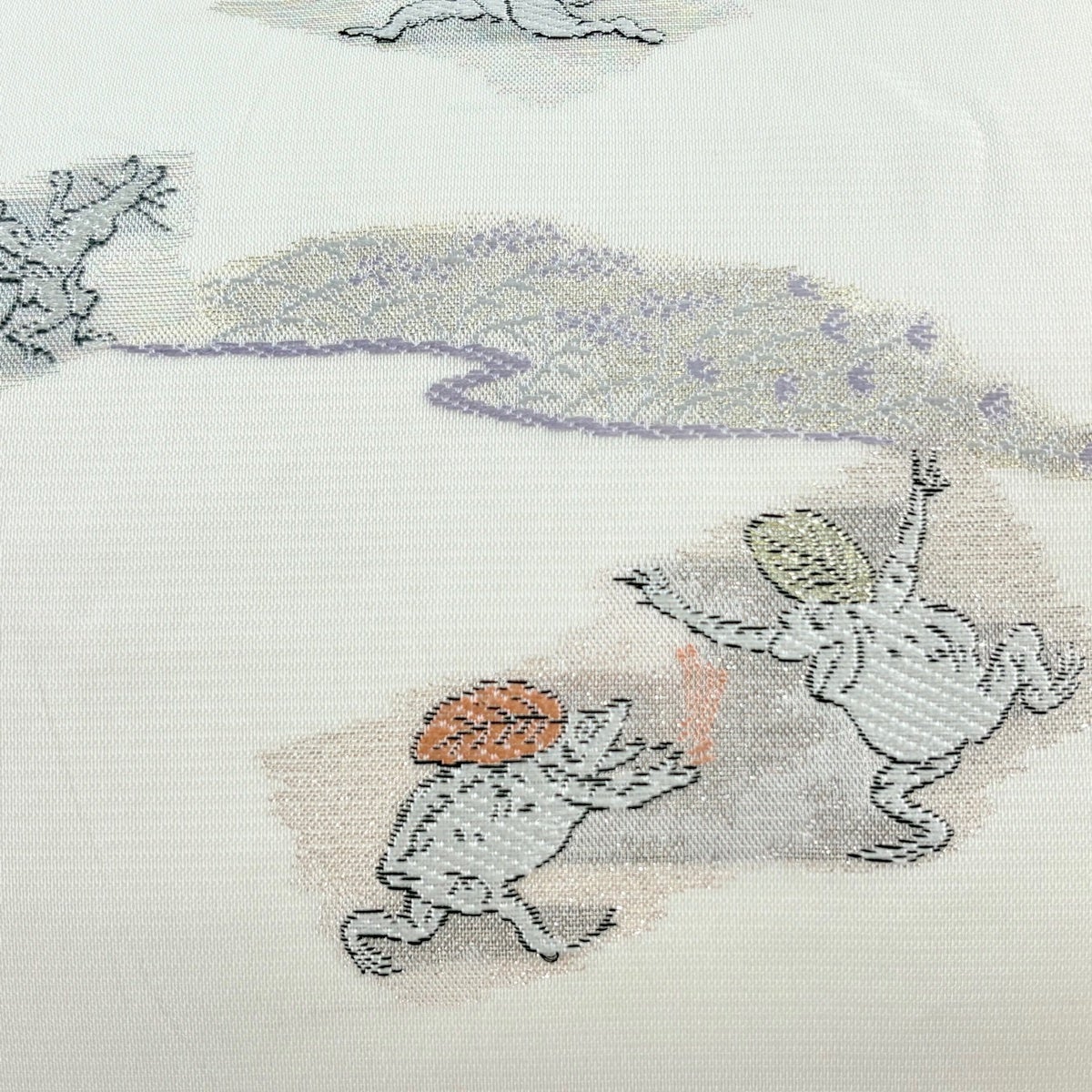 美品】 名古屋帯 逸品 夏帯 絽 鳥獣戯画 霞 金糸 ラメ糸 白 正絹｜中古