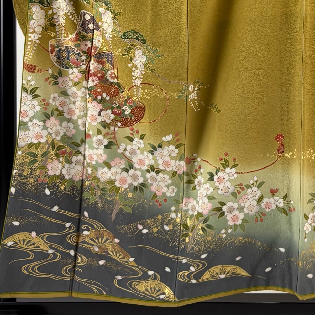 振袖 身丈156cm 裄丈62.5cm S 袷 ふき綿仕立て やまと 誰が袖 桜 金糸 振袖 身丈156cm 裄丈62.5cm S 袷 ふき綿仕立て やまと 誰が袖 桜 金糸