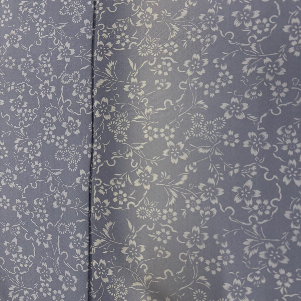 美品】 小紋 身丈163cm 裄丈67cm M 袷 桜 菊 ぼかし 灰紫 正絹 秀品