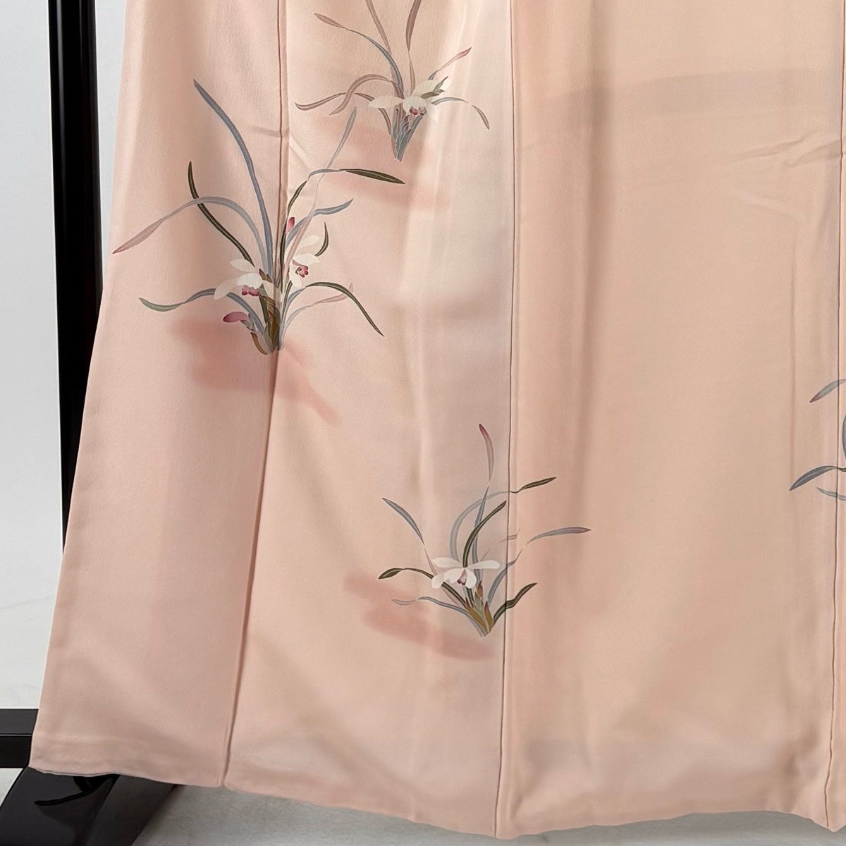 付下げ 身丈162cm 裄丈68cm L 袷 金丸充夫 落款あり 草花 ピンク