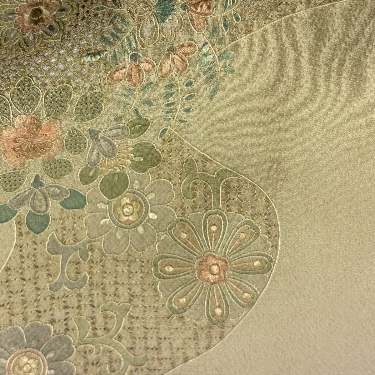 訪問着 身丈161.5cm 裄丈68cm L 袷 草花 華文 蘇州刺繍 ぼかし 抹茶色 訪問着 身丈161.5cm 裄丈68cm L 袷 草花 華文 蘇州刺繍 ぼかし 抹茶色