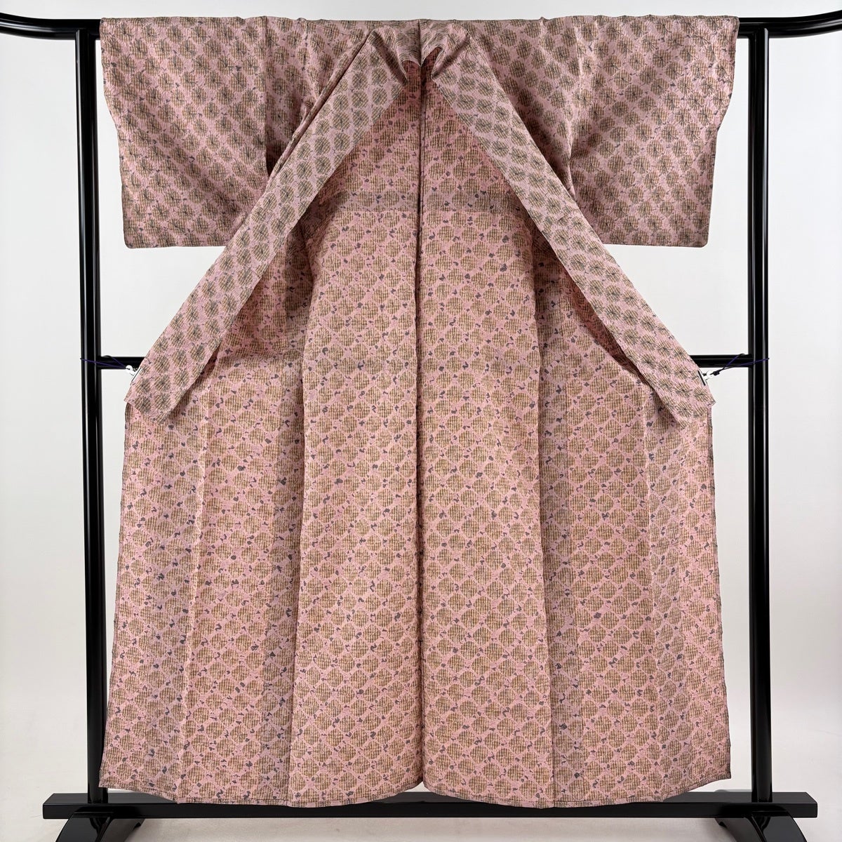 美品】 小紋 身丈156cm 裄丈61cm S 単衣 紬地 幾何学模様 絞り ピンク
