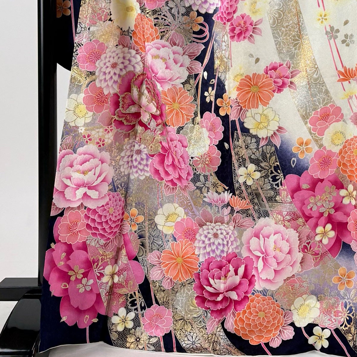 美品】 振袖 身丈168cm 裄丈67.5cm L 袷 牡丹 几帳 箔 金銀彩 紺色