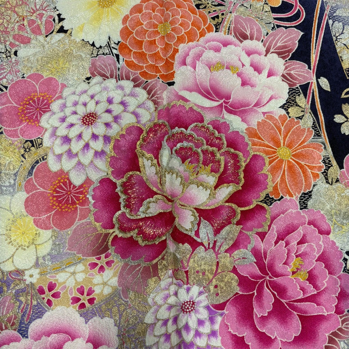 美品】 振袖 身丈168cm 裄丈67.5cm L 袷 牡丹 几帳 箔 金銀彩 紺色