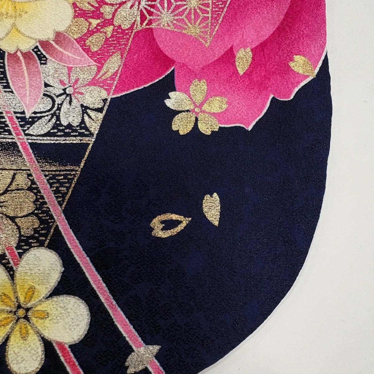 美品】 振袖 身丈168cm 裄丈67.5cm L 袷 牡丹 几帳 箔 金銀彩 紺色
