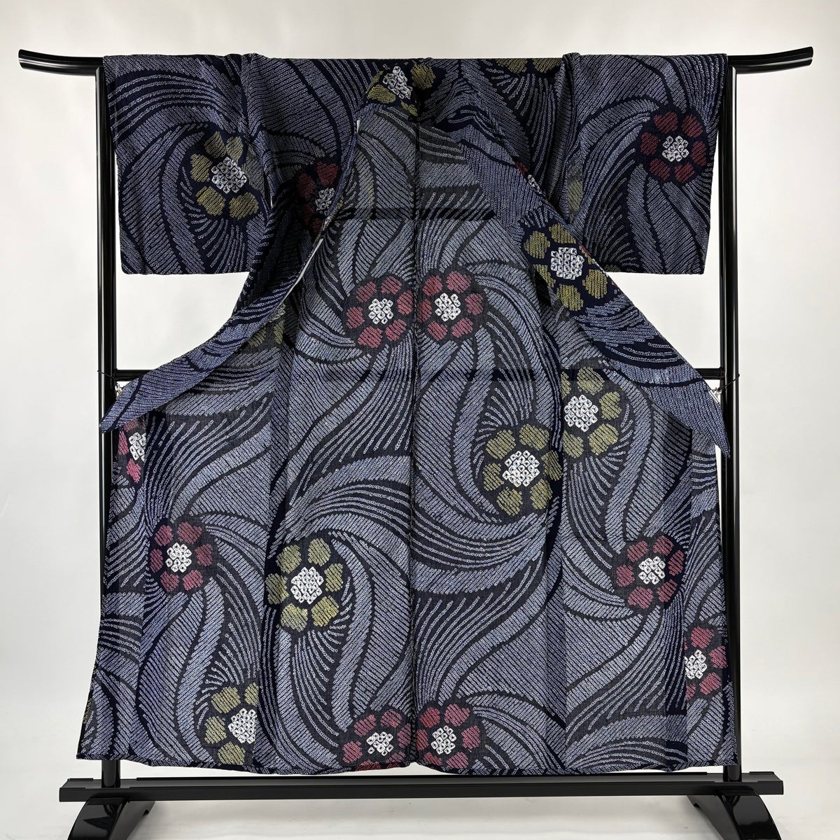 絞り浴衣　身丈157.5 裄66.5 ブルー系　197 浴衣 身丈157.5cm 裄丈66cm M 絞り浴衣 花 幾何学模様 濃紺 綿 名品