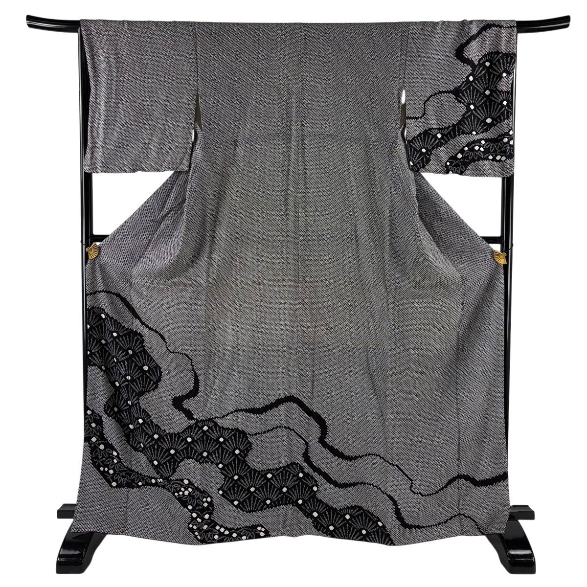付下げ 身丈165cm 裄丈67cm M 袷 若松 絞り 黒 正絹 名品｜中古・古着