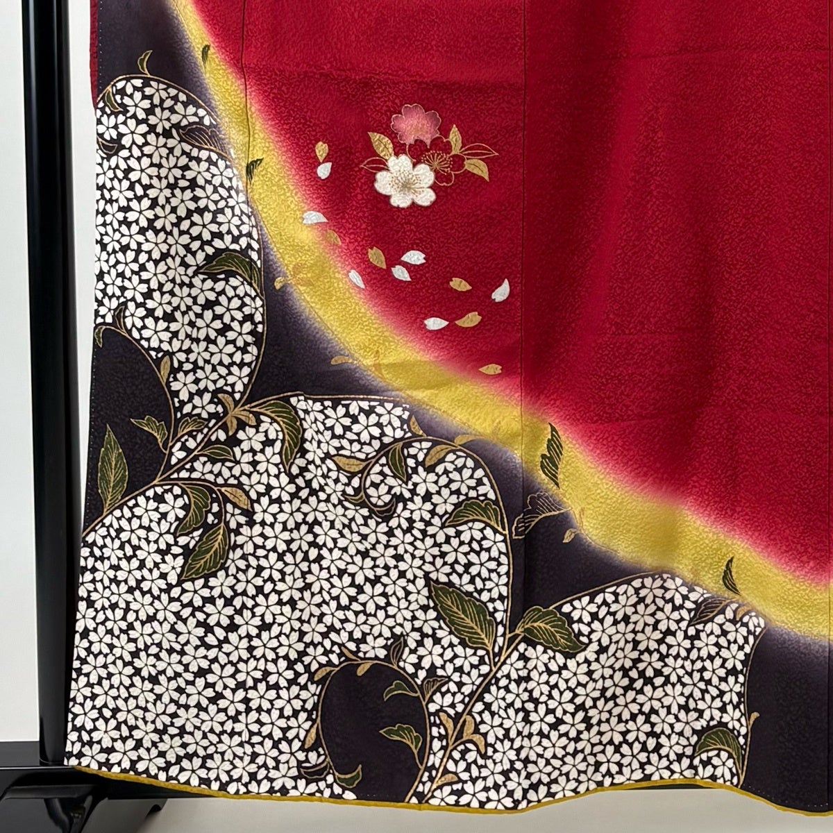 美品】 振袖 身丈158.5cm 裄丈65cm M 袷 桜 唐草 金銀彩 ぼかし 赤