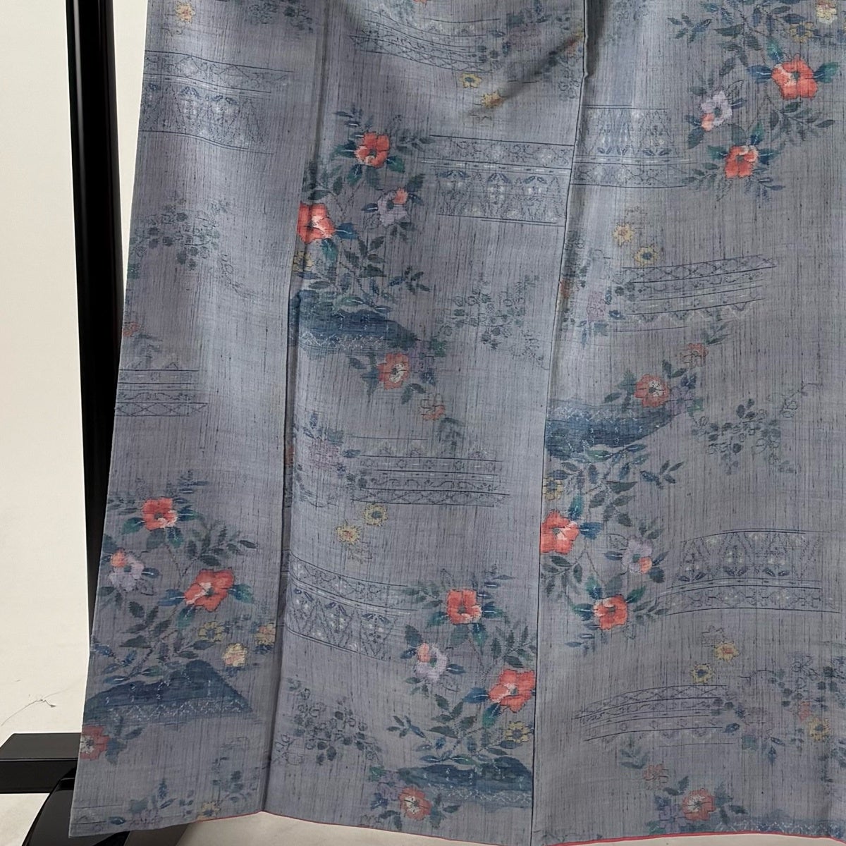 紬 身丈163cm 裄丈65cm M 袷 落款あり 椿 草花 灰紫 正絹 秀品｜中古
