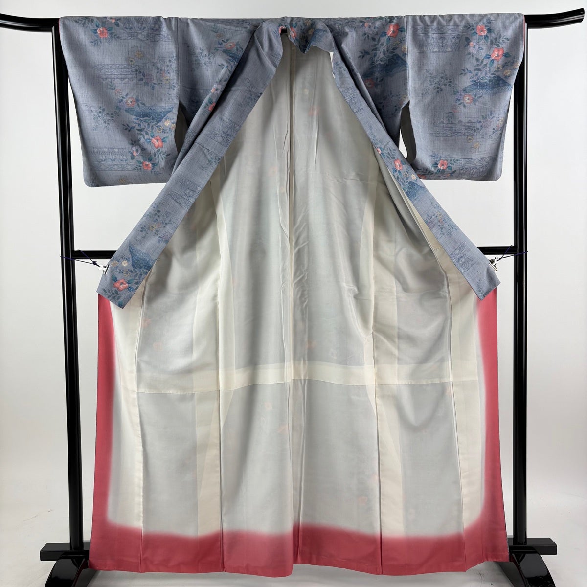 紬 身丈163cm 裄丈65cm M 袷 落款あり 椿 草花 灰紫 正絹 秀品｜中古