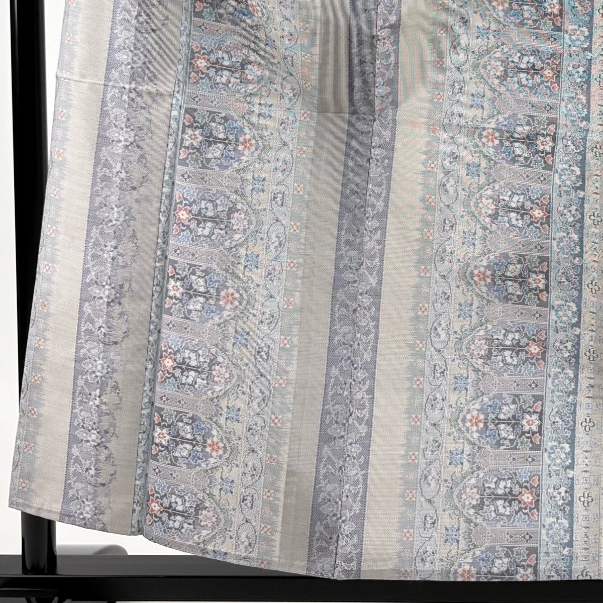 美品】 紬 身丈158cm 裄丈64cm M 単衣 草花 縞 灰紫 正絹 秀品｜中古
