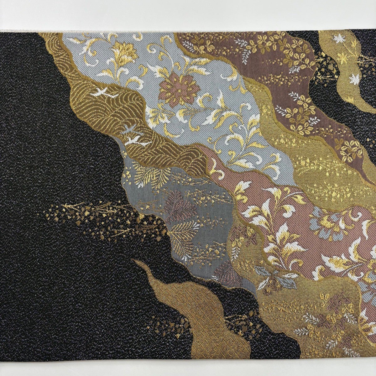 美品】 袋帯 秀品 花唐草 道長取 銀通し 箔 黒 お太鼓柄 正絹｜中古