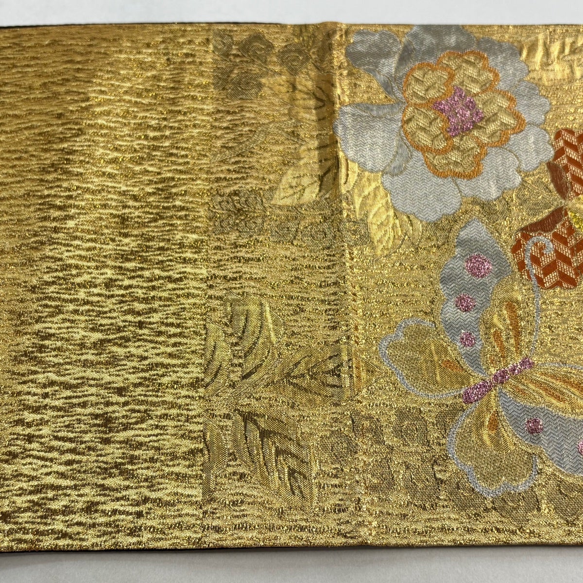 美品】 袋帯 秀品 振袖向き 蝶 牡丹 箔 金銀糸 金色 六通 正絹｜中古