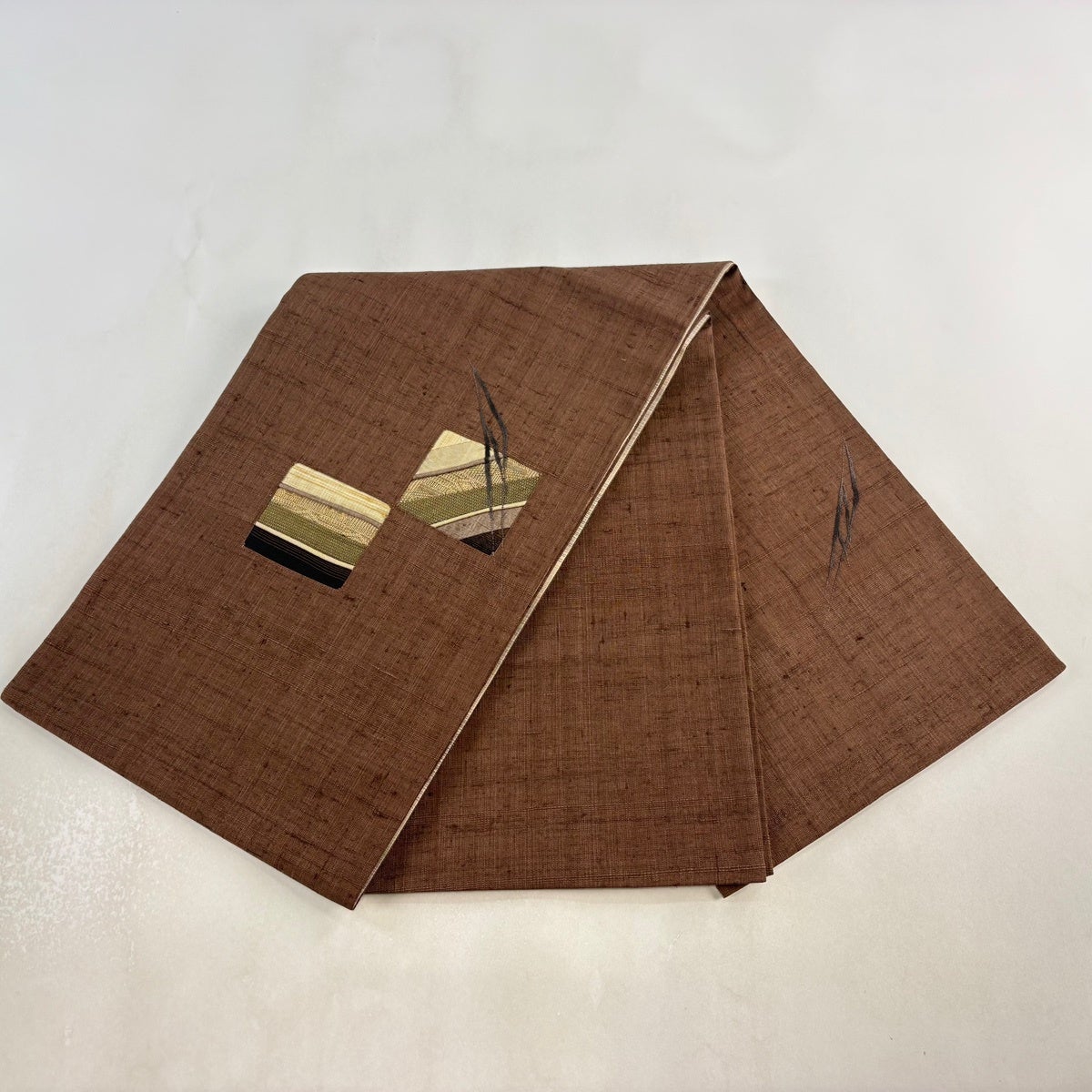 美品】 袋帯 秀品 紬地 縞 幾何学模様 金糸 相良刺繍 茶色 お太鼓柄