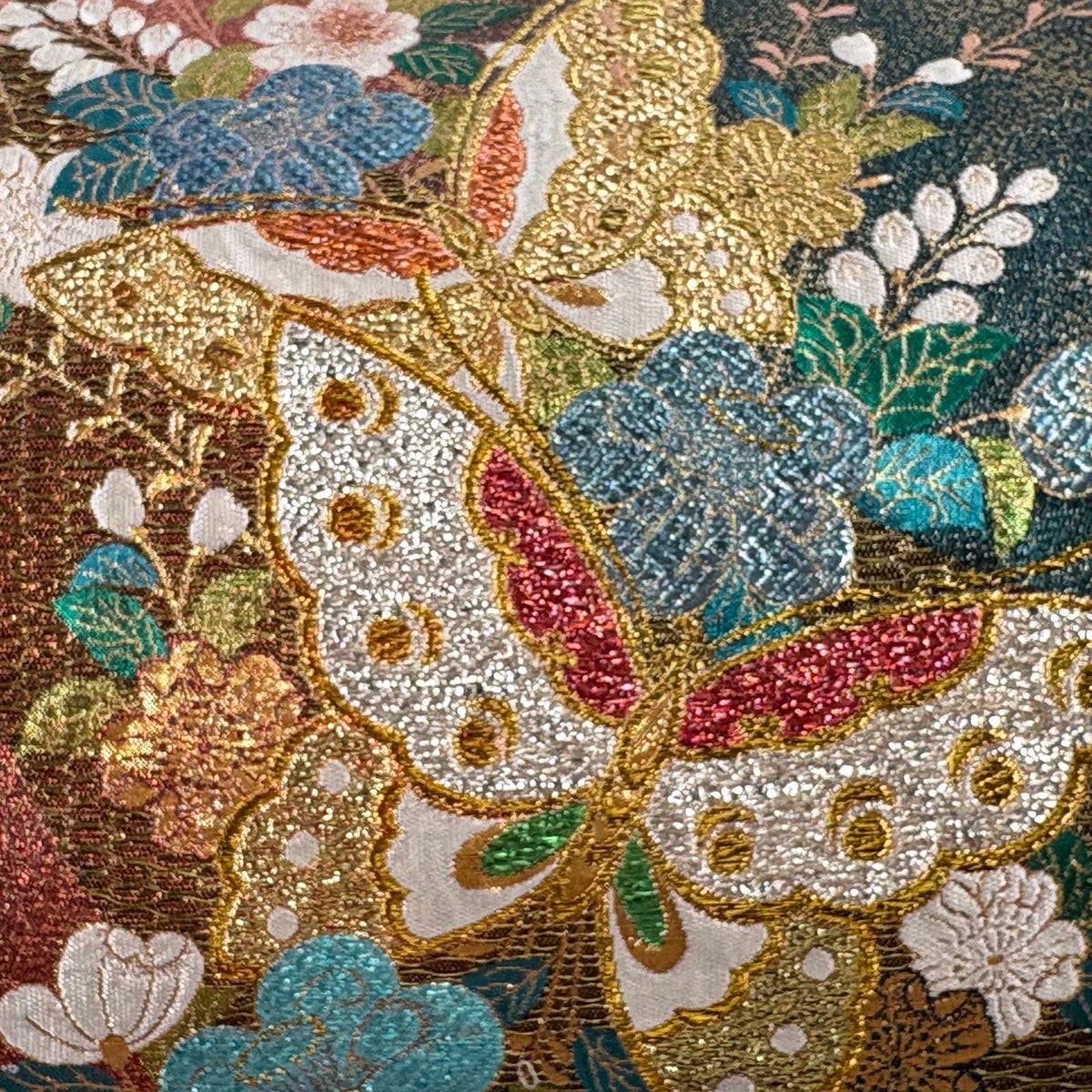 美品】 袋帯 秀品 振袖向き 蝶 草花 箔 金糸 赤 六通 正絹｜中古・古着